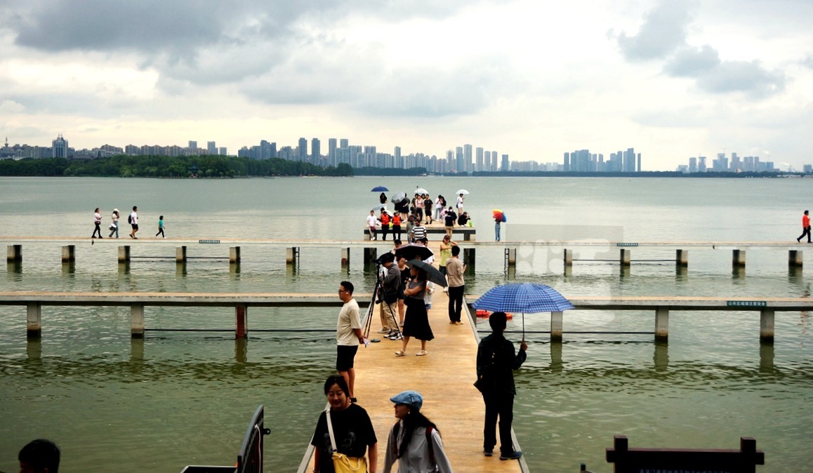 凌波门新貌*东湖——武汉随笔