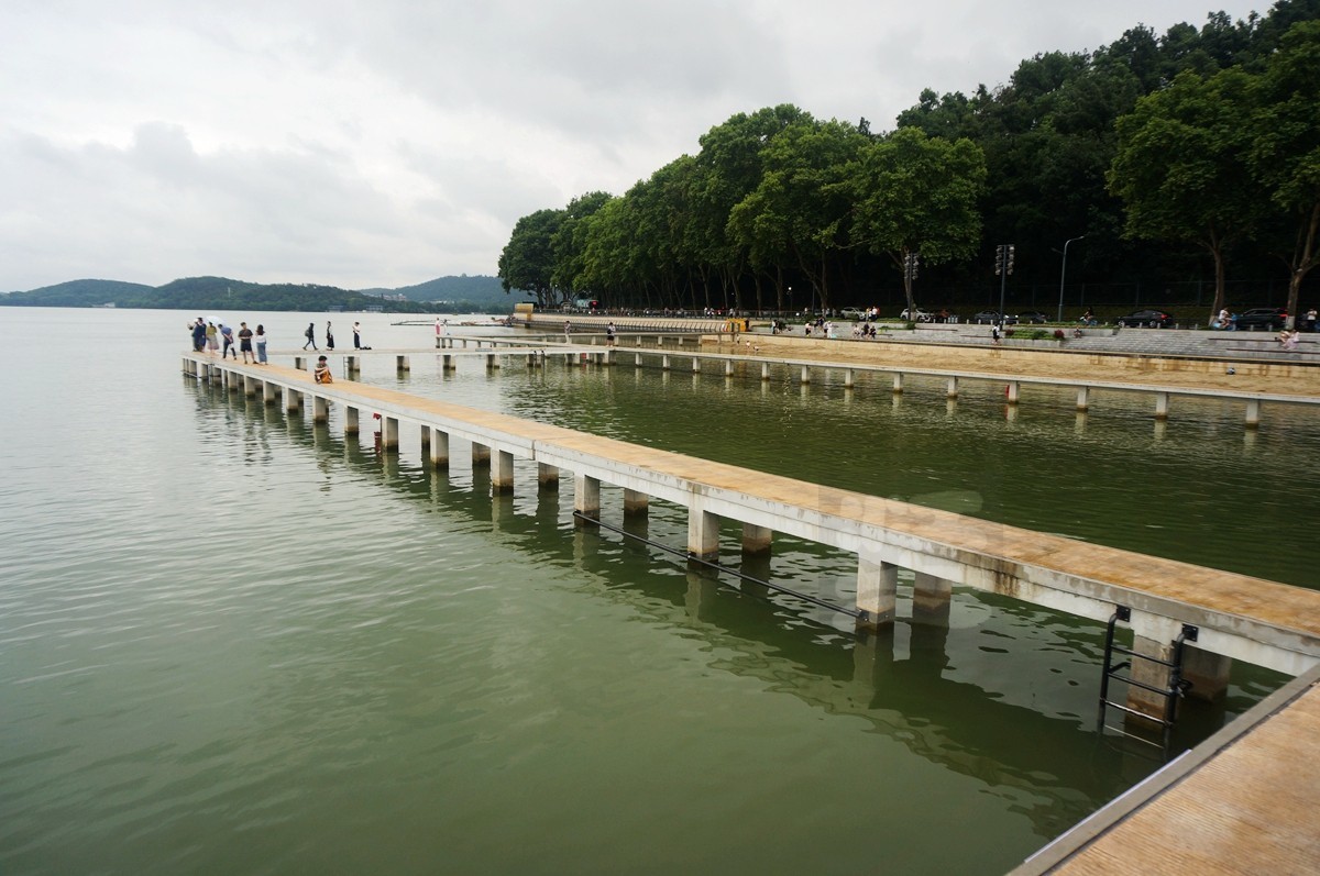 凌波门新貌2*东湖——武汉随笔