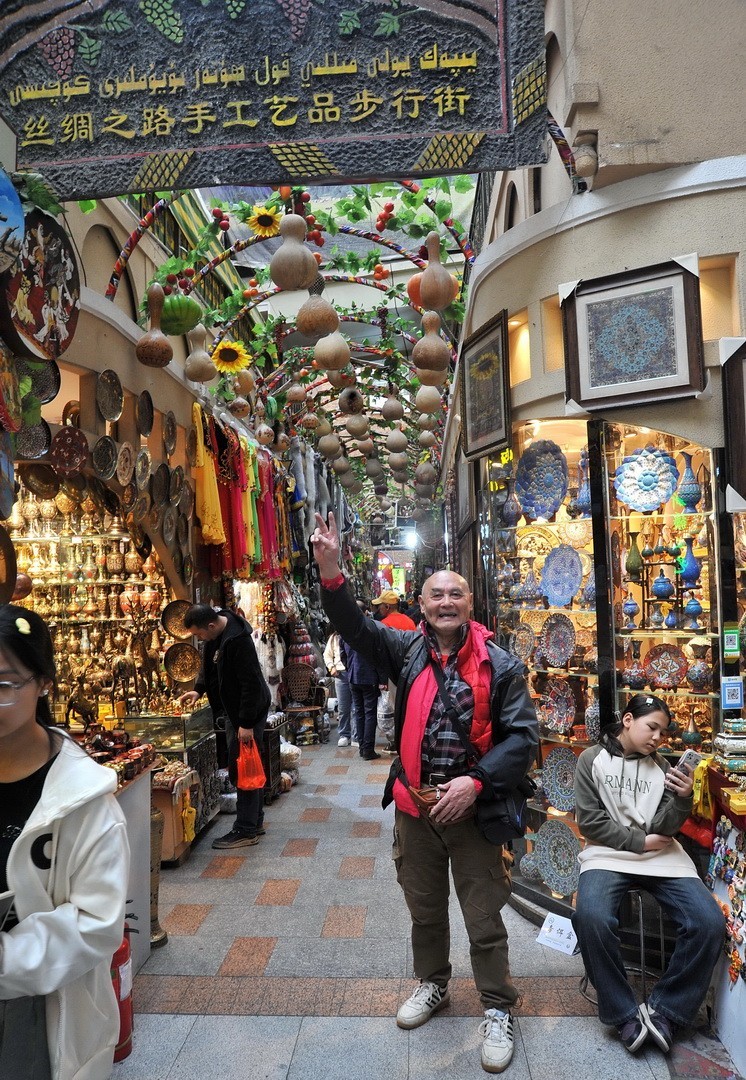 新疆国际大巴扎  周鸣天