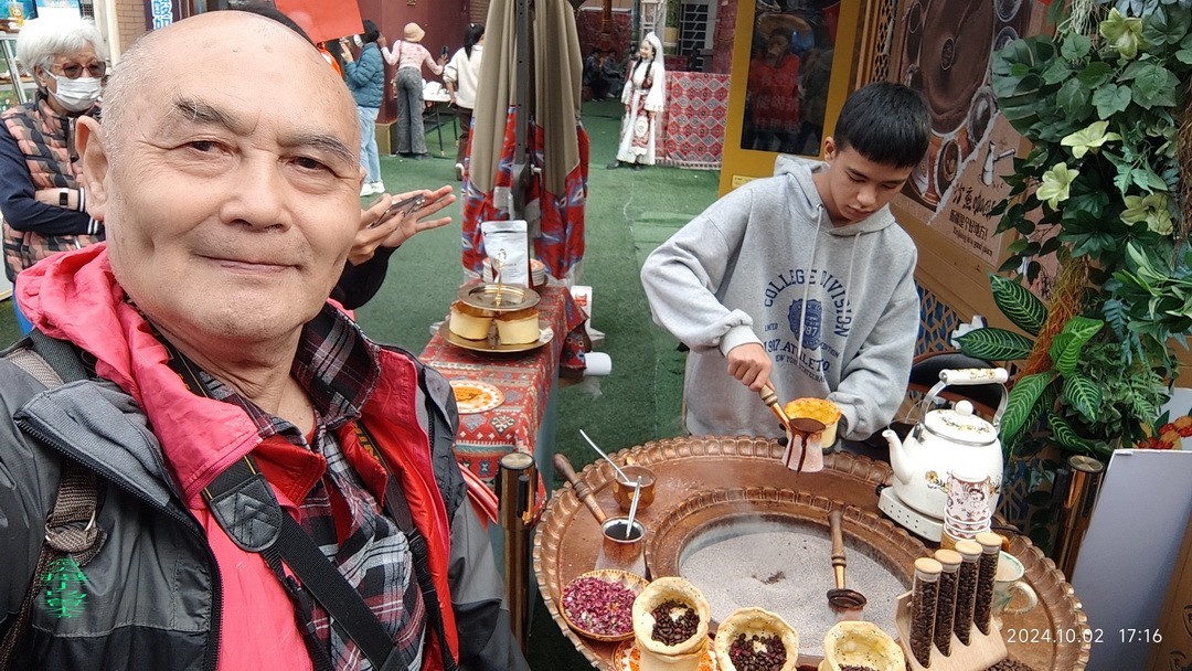 新疆国际大巴扎  周鸣天