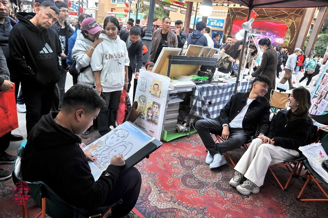 新疆国际大巴扎  周鸣天