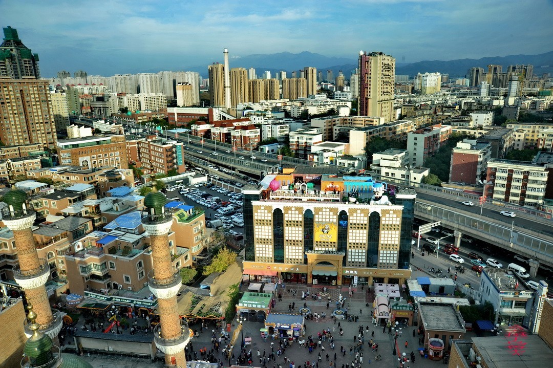 新疆国际大巴扎  周鸣天