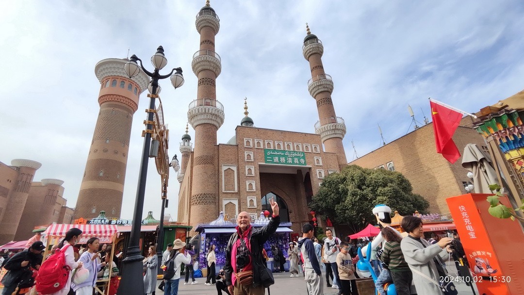 新疆国际大巴扎  周鸣天
