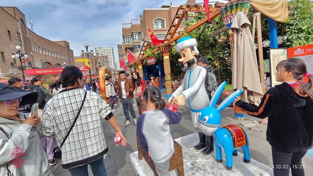 新疆国际大巴扎  周鸣天