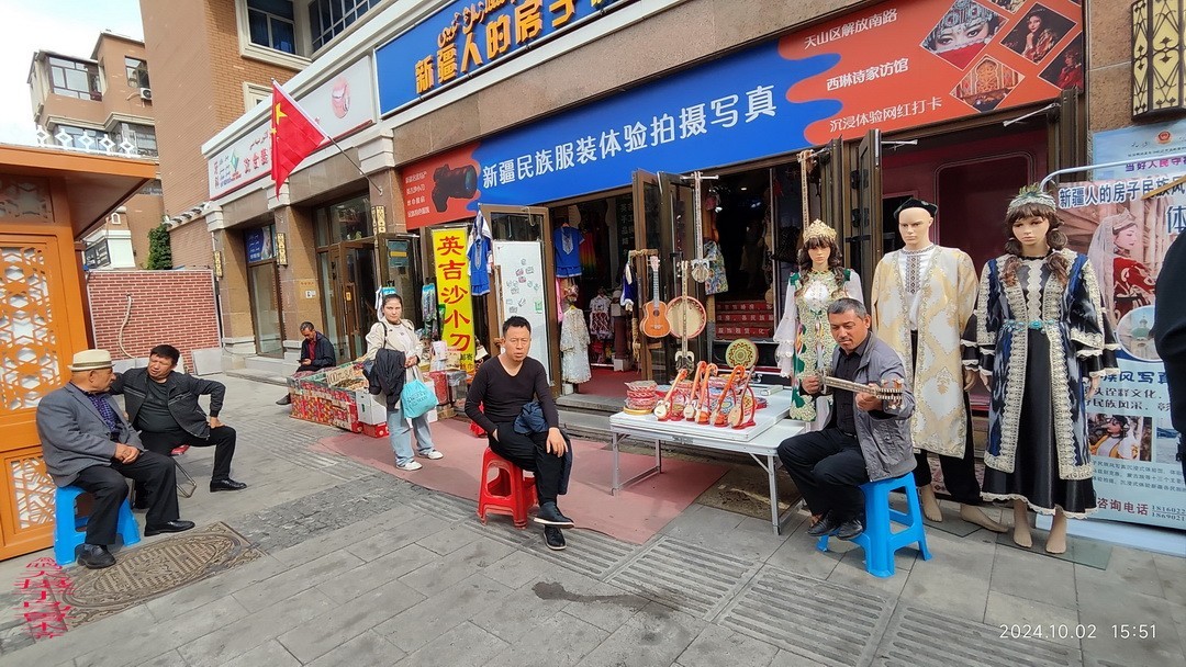 新疆国际大巴扎  周鸣天