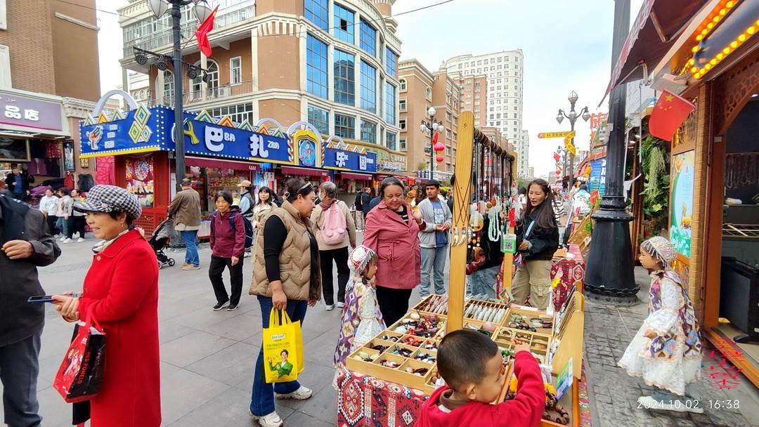新疆国际大巴扎  周鸣天