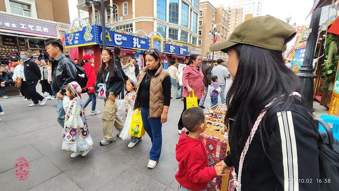 新疆国际大巴扎  周鸣天