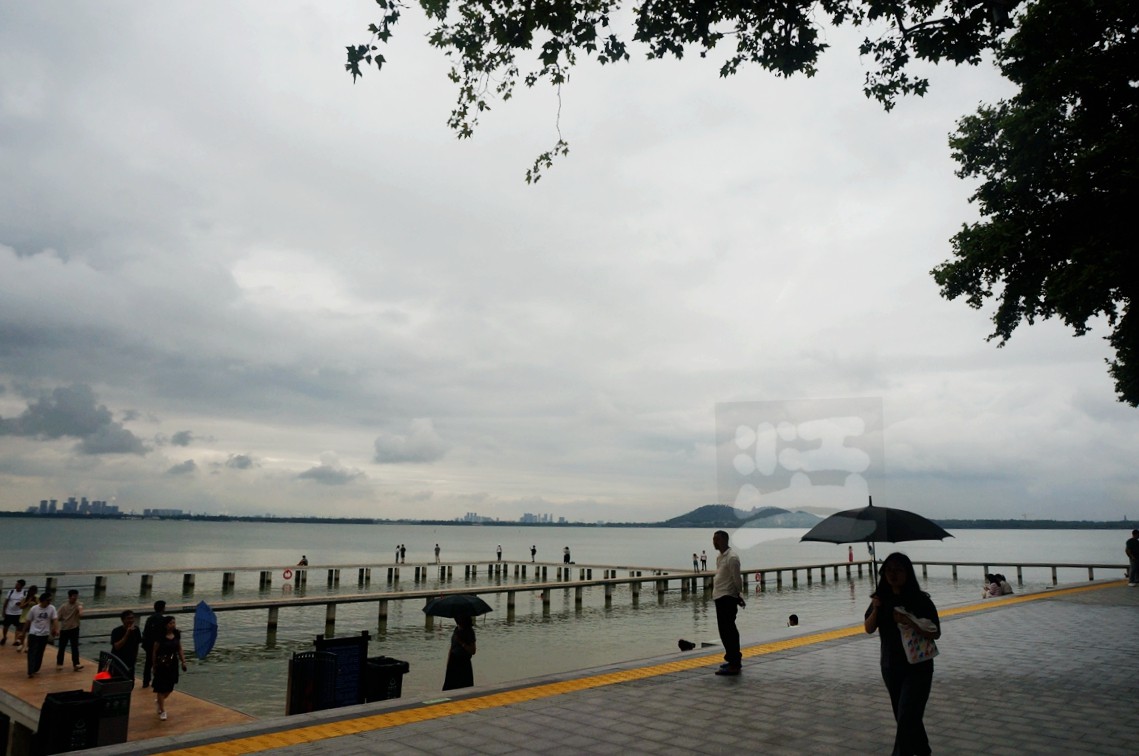 凌波门新貌*东湖——武汉随笔