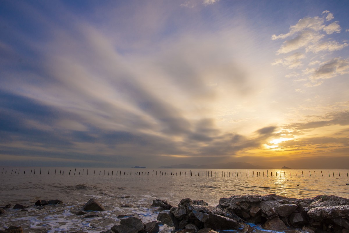 风卷云动大潮前