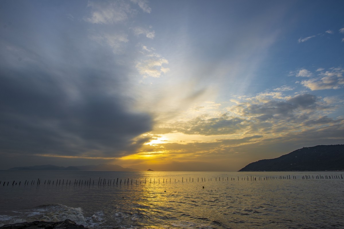 风卷云动大潮前