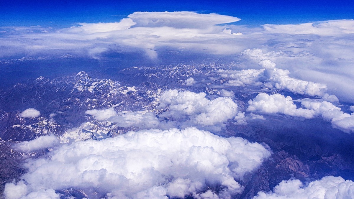 从库尔勒经塔里木到伊宁【4】航拍飞越天山
