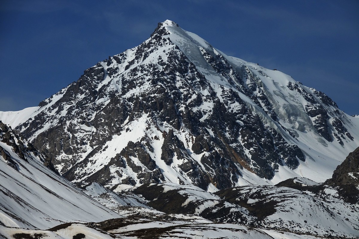 路过祁连山巴尔斯雪山
