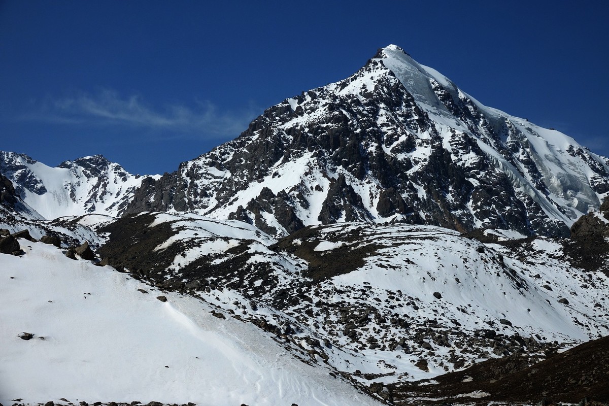 路过祁连山巴尔斯雪山
