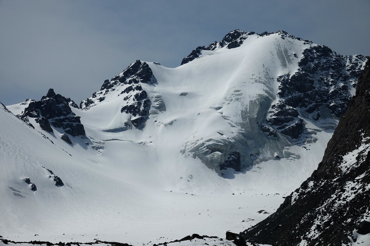 路过祁连山巴尔斯雪山