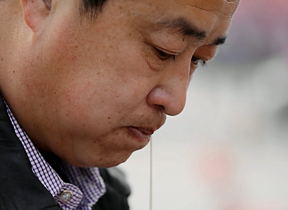 《不老松：纪实摄影》走马观花逛庙会：吹糖人！