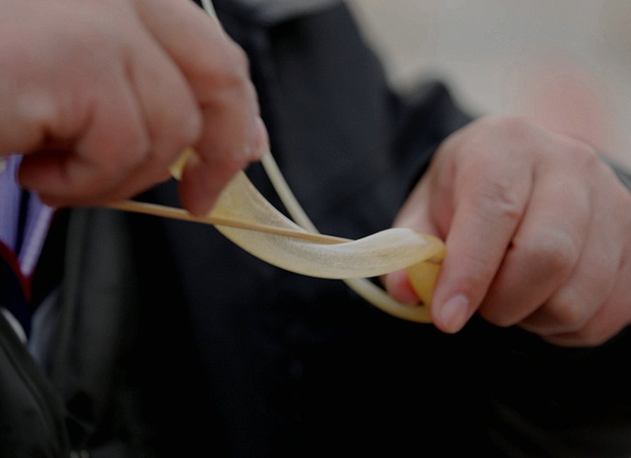 《不老松：纪实摄影》走马观花逛庙会：吹糖人！