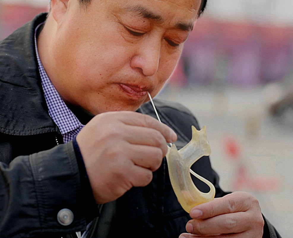 《不老松：纪实摄影》走马观花逛庙会：吹糖人！