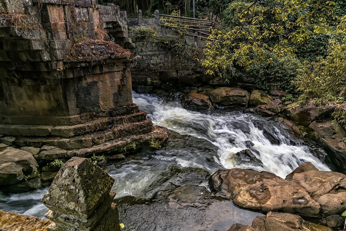 云南腾冲 · 叠水河瀑布（2）