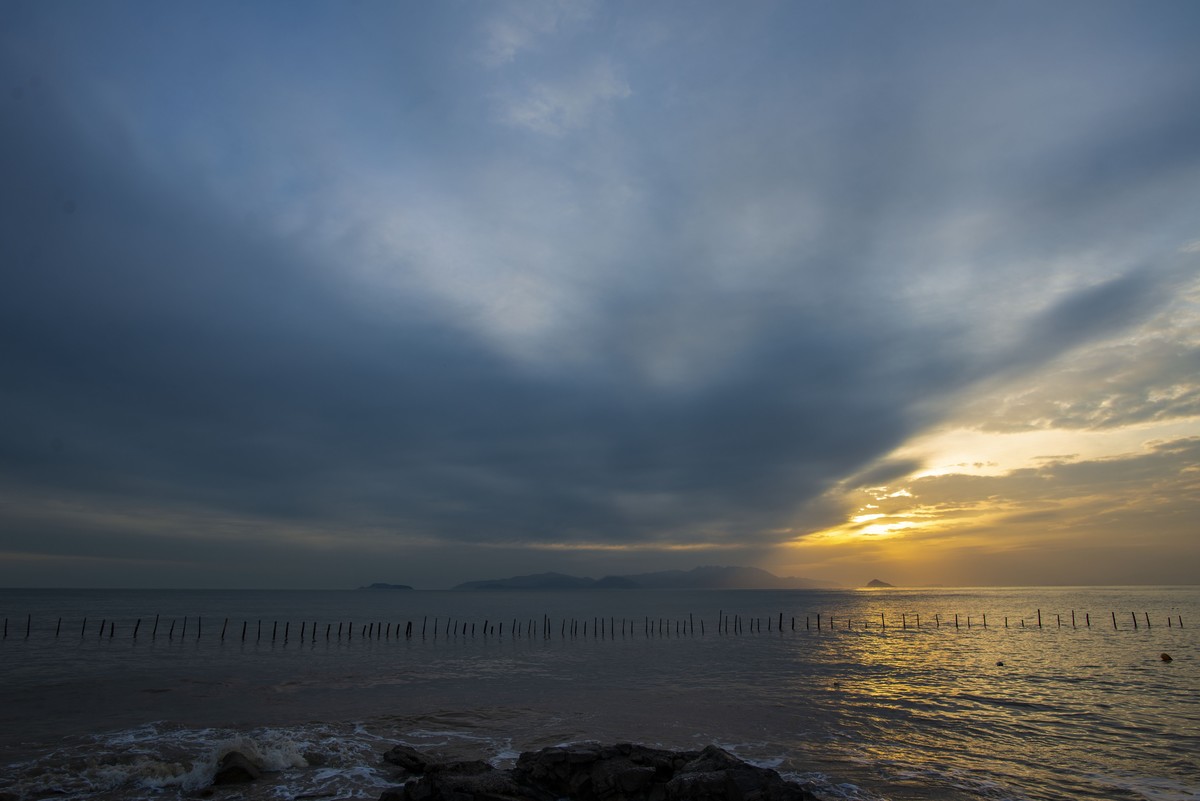 风卷云动大潮前