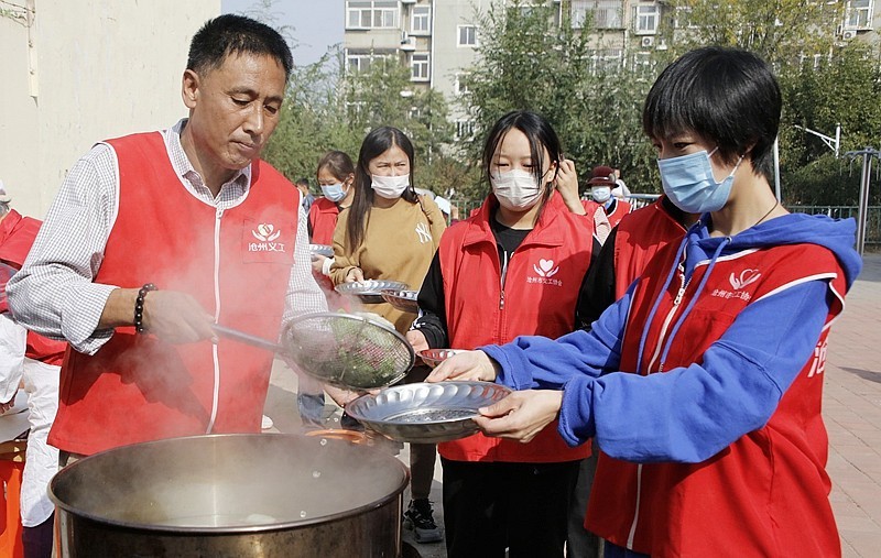 《不老松：纪实摄影》【爱在重阳节、情暖夕阳红】饺子熟