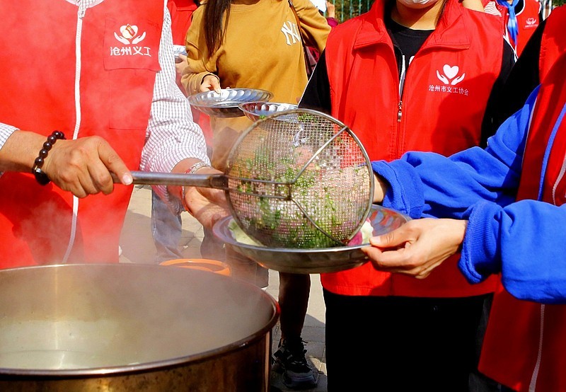 《不老松：纪实摄影》【爱在重阳节、情暖夕阳红】饺子熟