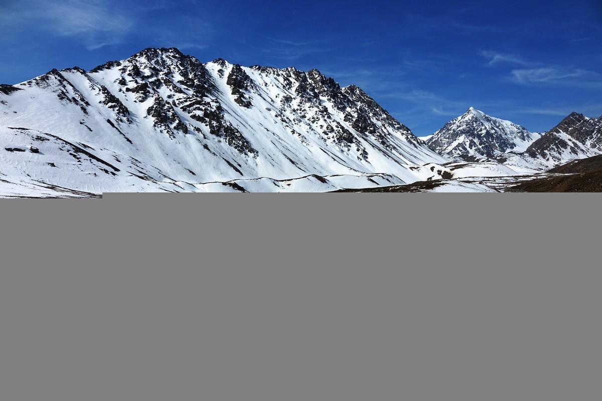 路过祁连山巴尔斯雪山
