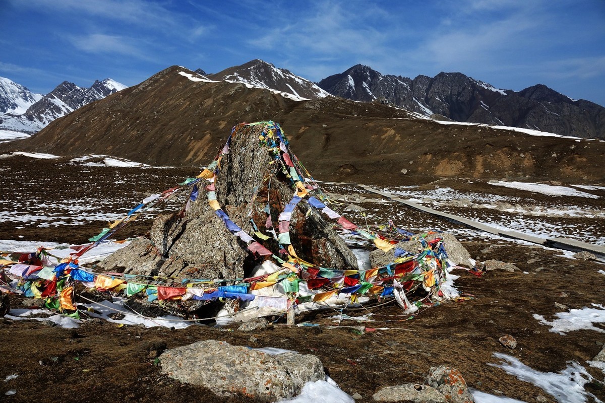 路过祁连山巴尔斯雪山