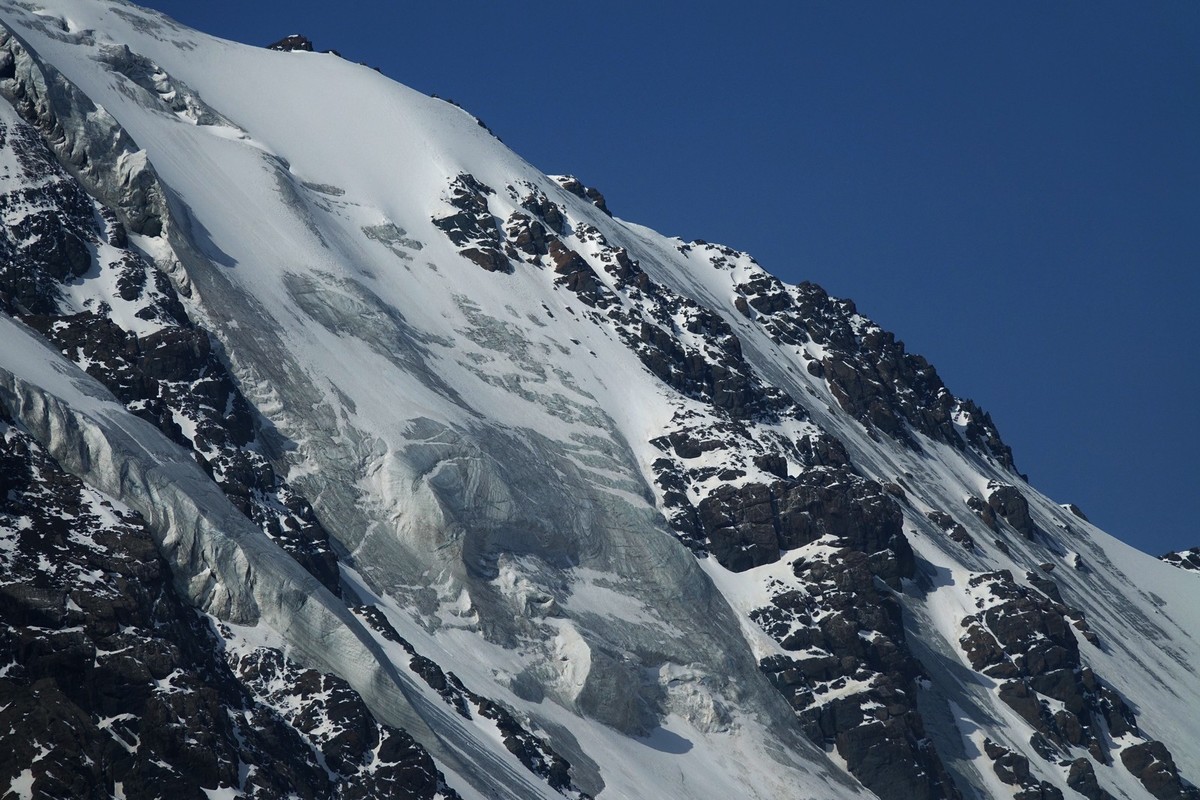 路过祁连山巴尔斯雪山