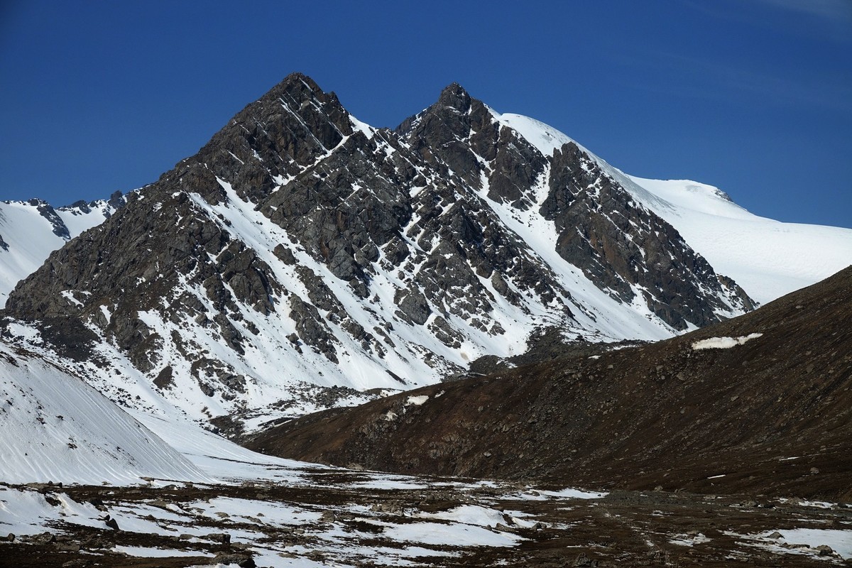 路过祁连山巴尔斯雪山