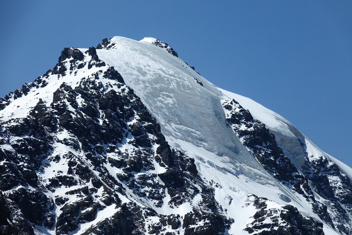 路过祁连山巴尔斯雪山