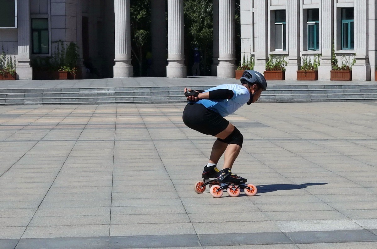 夏日旱冰爱好者      12