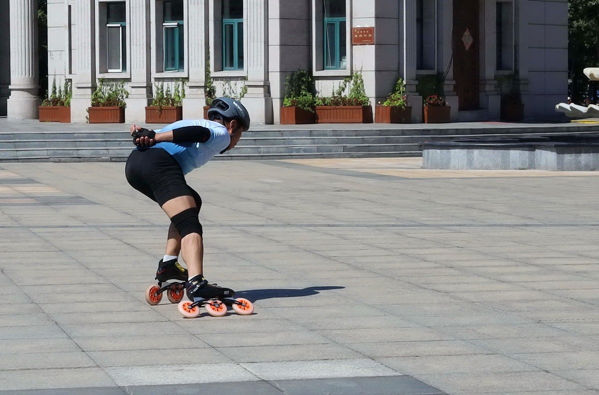 夏日旱冰爱好者      12