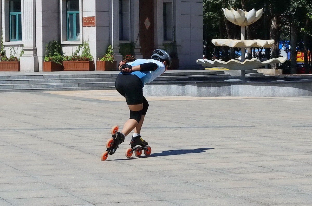 夏日旱冰爱好者      12