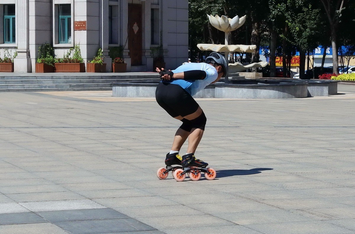 夏日旱冰爱好者      12