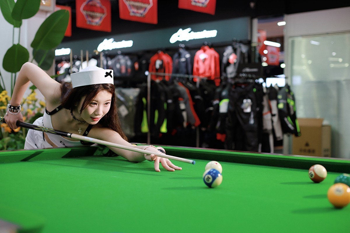 佳能EF 50mm f/1.4 USM镜头拍机车美女