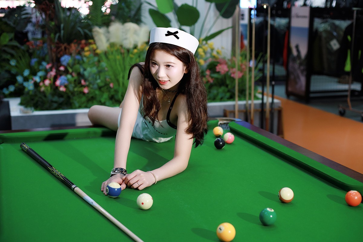 佳能EF 50mm f/1.4 USM镜头拍机车美女