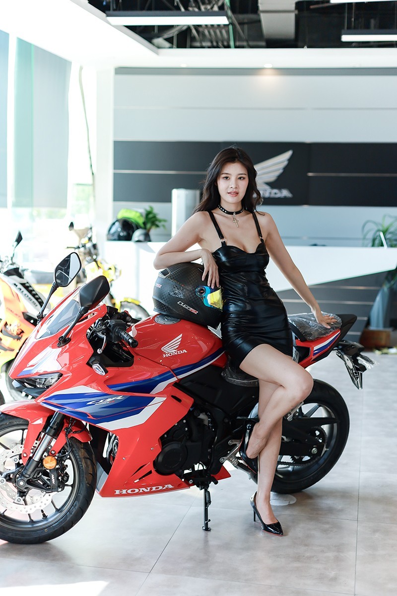 佳能EF 50mm f/1.4 USM镜头拍机车美女