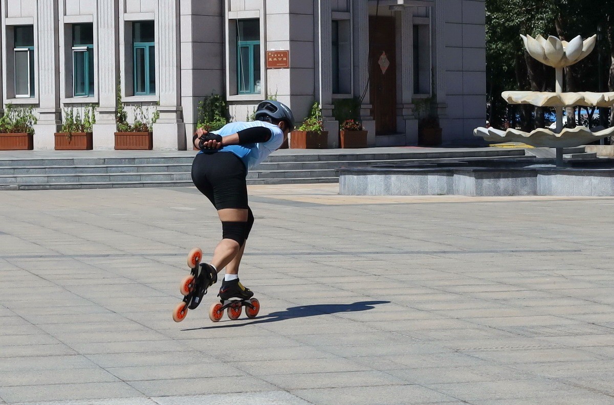 夏日旱冰爱好者      12