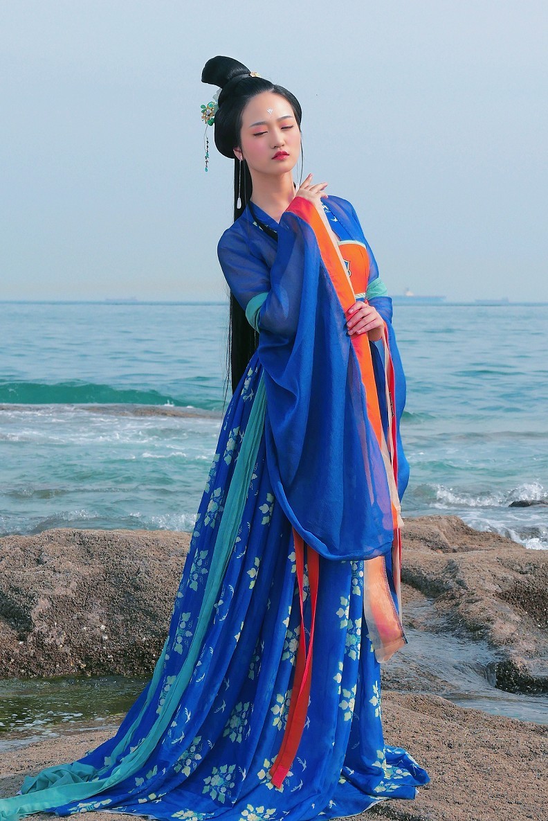 奇想黑白片抓拍扫街《古装美女，风景，花草》