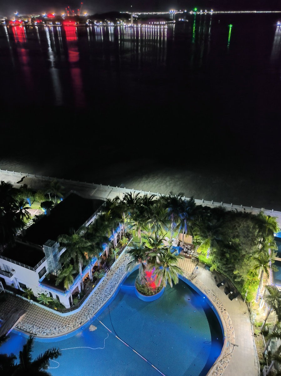 2024夏 海南环岛行（94）傍晚的三亚市