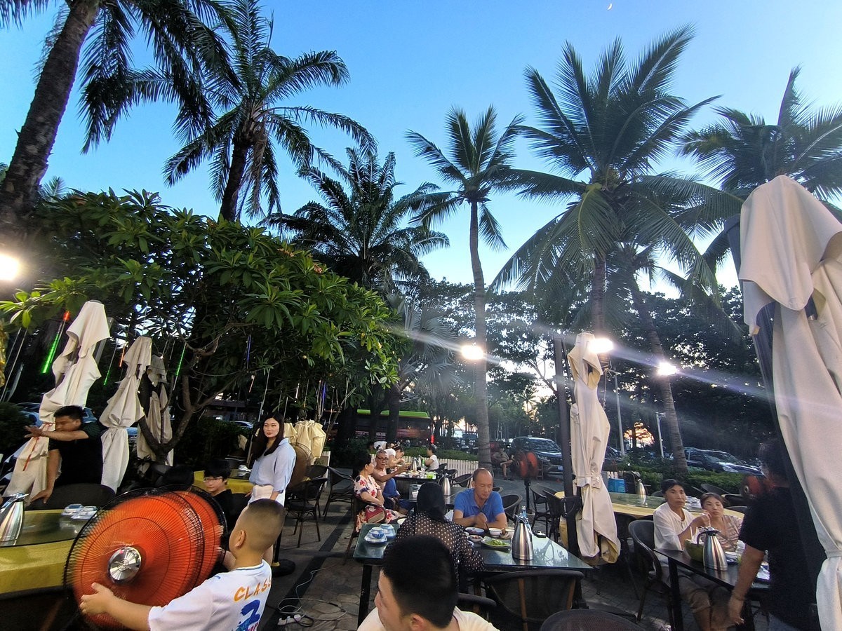 2024夏 海南环岛行（94）傍晚的三亚市