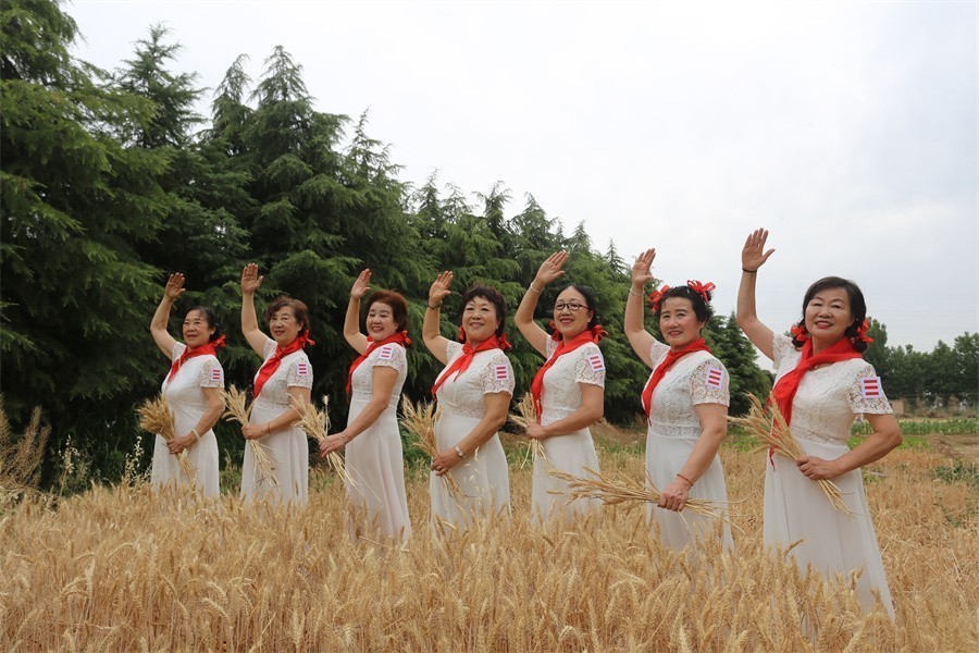 姐妹芳华迎六一我和祖国一起成长