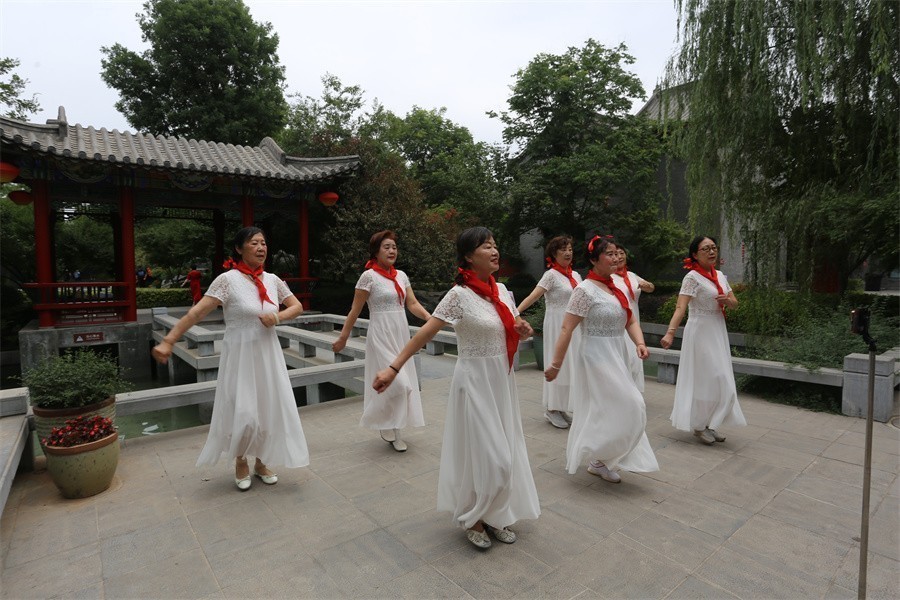 姐妹芳华迎六一我和祖国一起成长