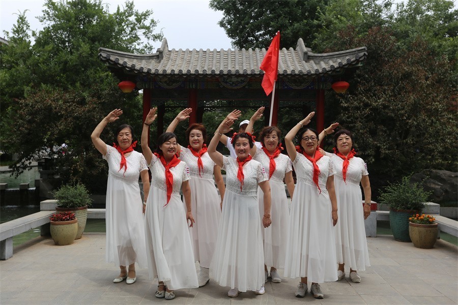 姐妹芳华迎六一我和祖国一起成长