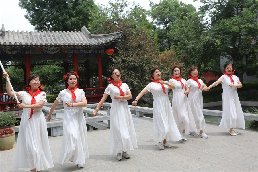 姐妹芳华迎六一我和祖国一起成长