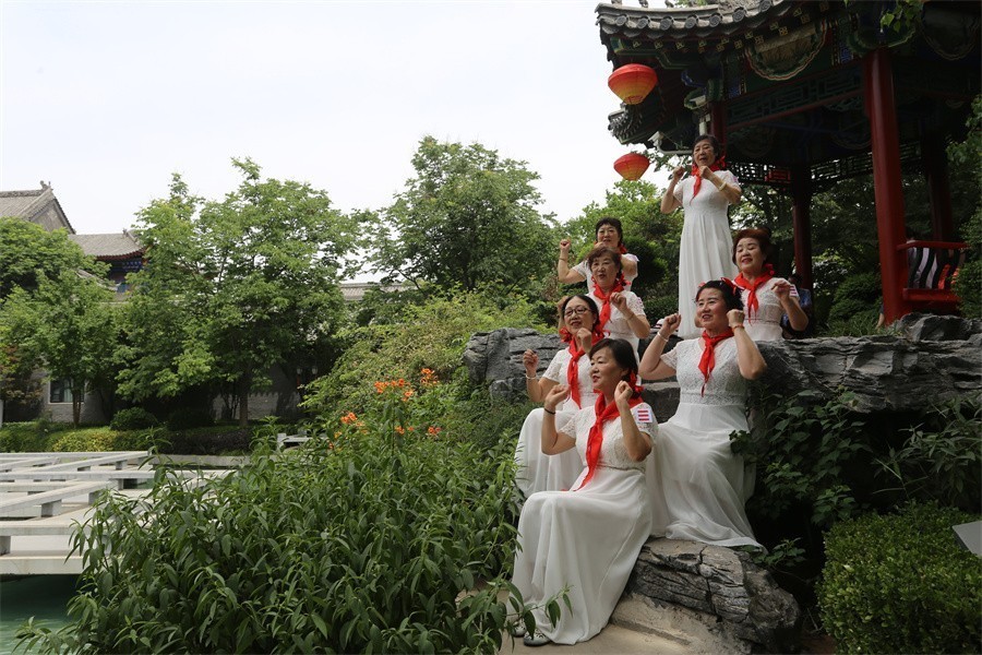 姐妹芳华迎六一我和祖国一起成长