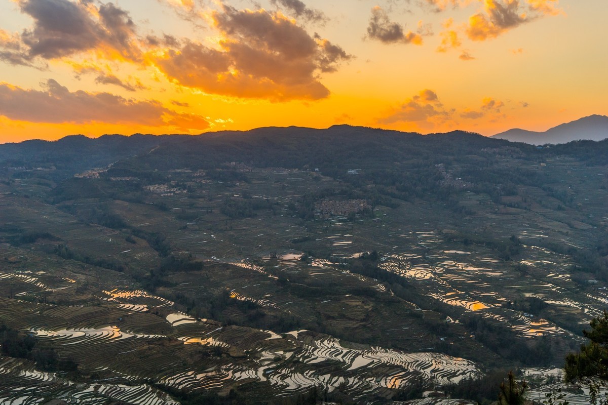 19年云南之春------元阳坝达梯田的落日