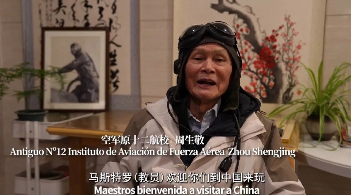 古巴空军学员的中国空军12航校教员周生敬2004年在望江公园。柯达d6340