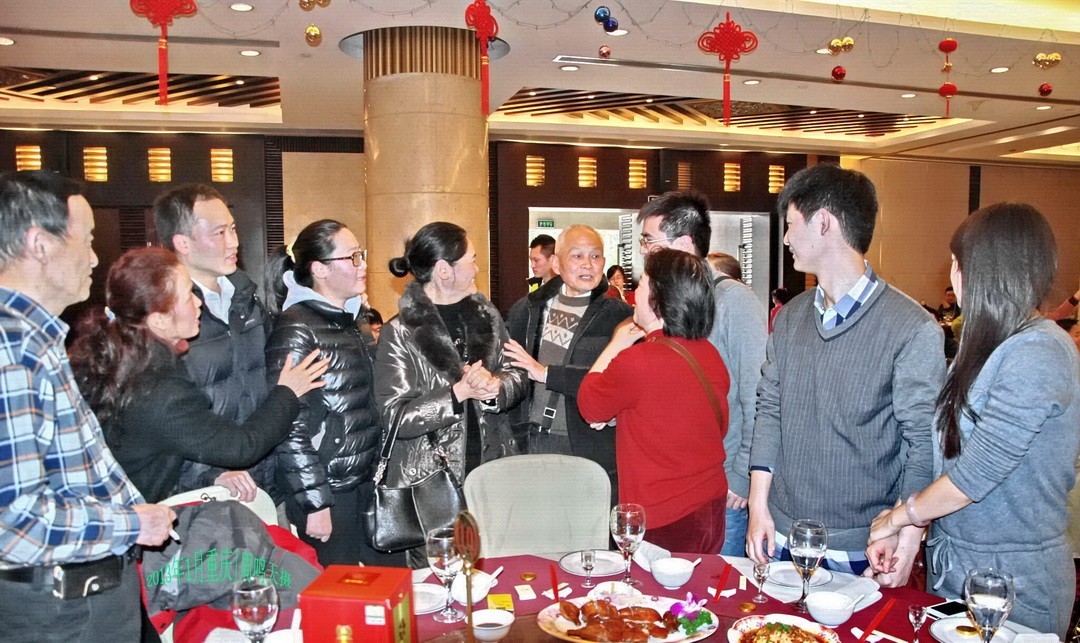 古巴空军学员的中国空军12航校教员周生敬2004年在望江公园。柯达d6340