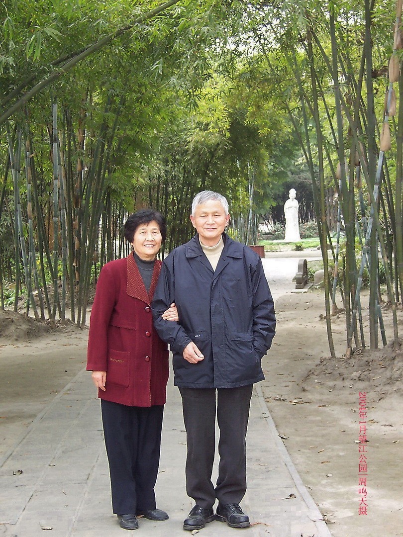 古巴空军学员的中国空军12航校教员周生敬2004年在望江公园。柯达d6340